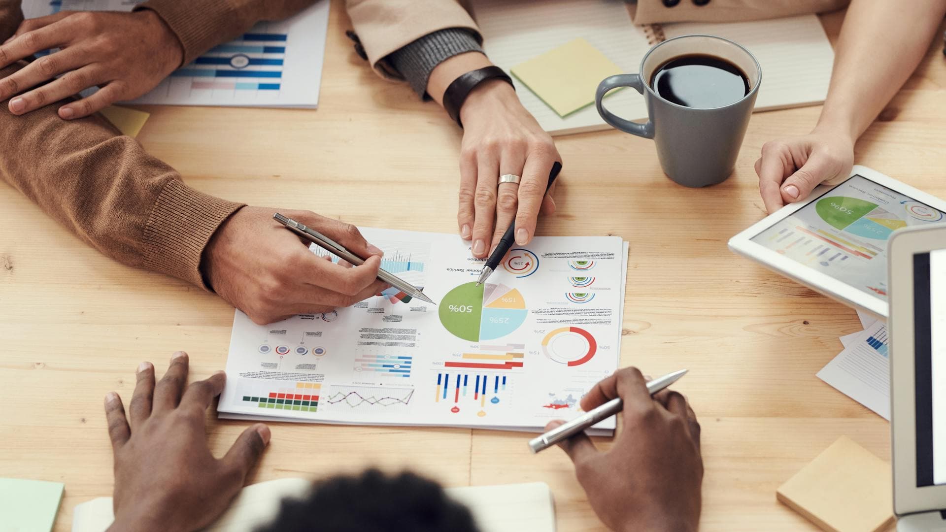 Illustration de notre histoire : l'expertise métier rencontre l'analyse de données pour résoudre un problème